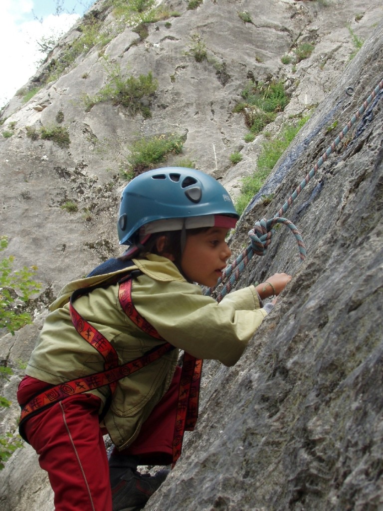 Sorties été escalade Initiation Hautes Alpes : activités à la demi-journée ou la journée, pour les enfants avec un BE