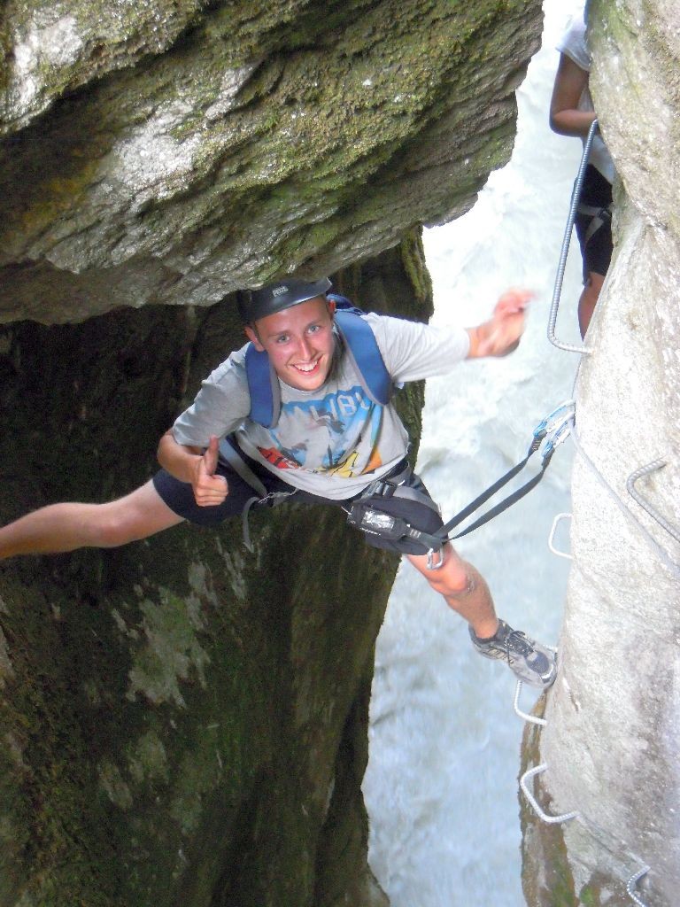 Guide de via ferrata vous emmenera sur les parcours d'initiation comme sur les plus sportifs des Hautes Alpes