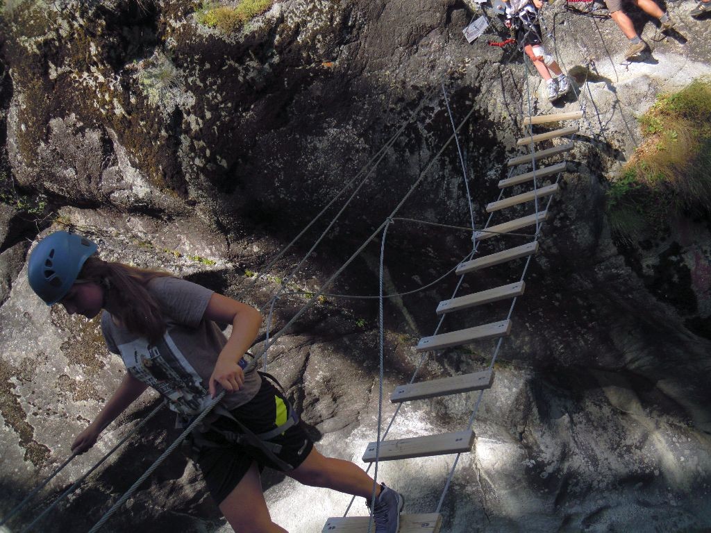 Moniteur de via ferrata vous emmenerons sur les parcours d'initiation comme sur les plus sportifs des Hautes Alpes