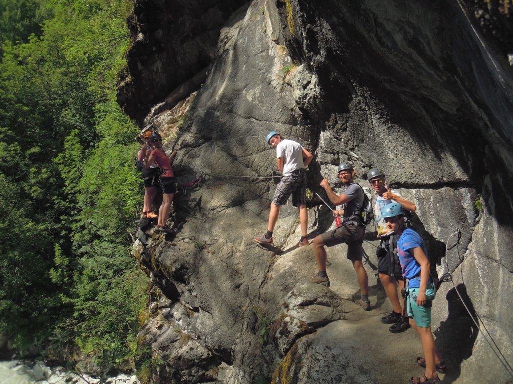 via ferrata découverte Hautes Alpes encadrée par un professionne