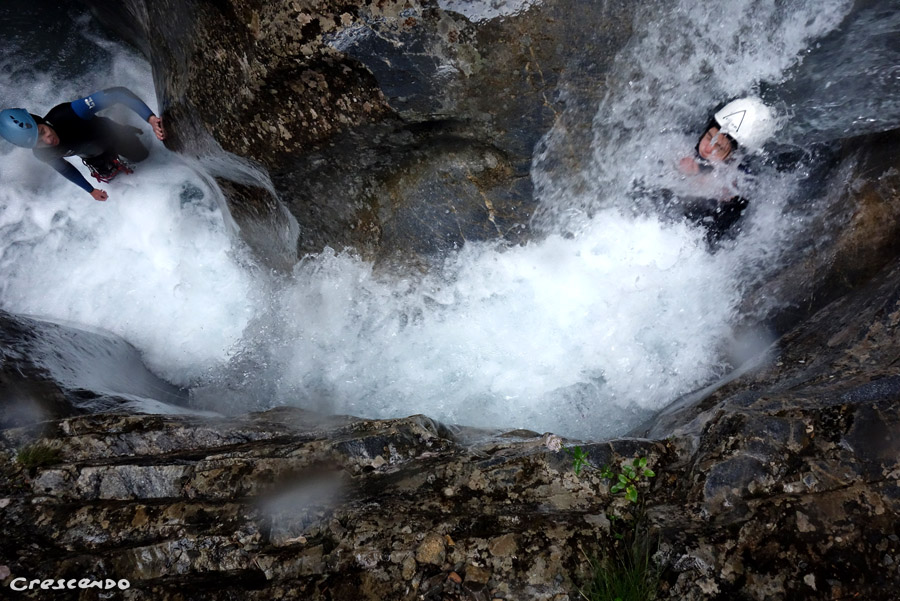 Canyoning et Via Ferrata dans les Hautes-Alpes : Une Aventure Estivale Complète Canyoning et Via Ferrata dans les Hautes-Alpes : Une Aventure Estivale Complète