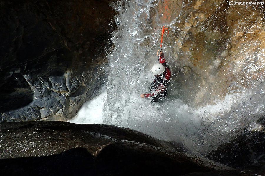 Discovery canyoning :  big waterfalls and abseiling