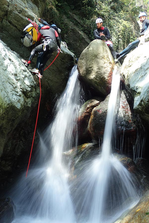 canyon waterfall, outdoor white water, white water sporty, canyon Briançon