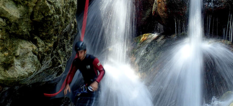 Pourquoi essayer le canyoning au printemps dans les Hautes-Alpes ? Pourquoi essayer le canyoning au printemps dans les Hautes-Alpes ?